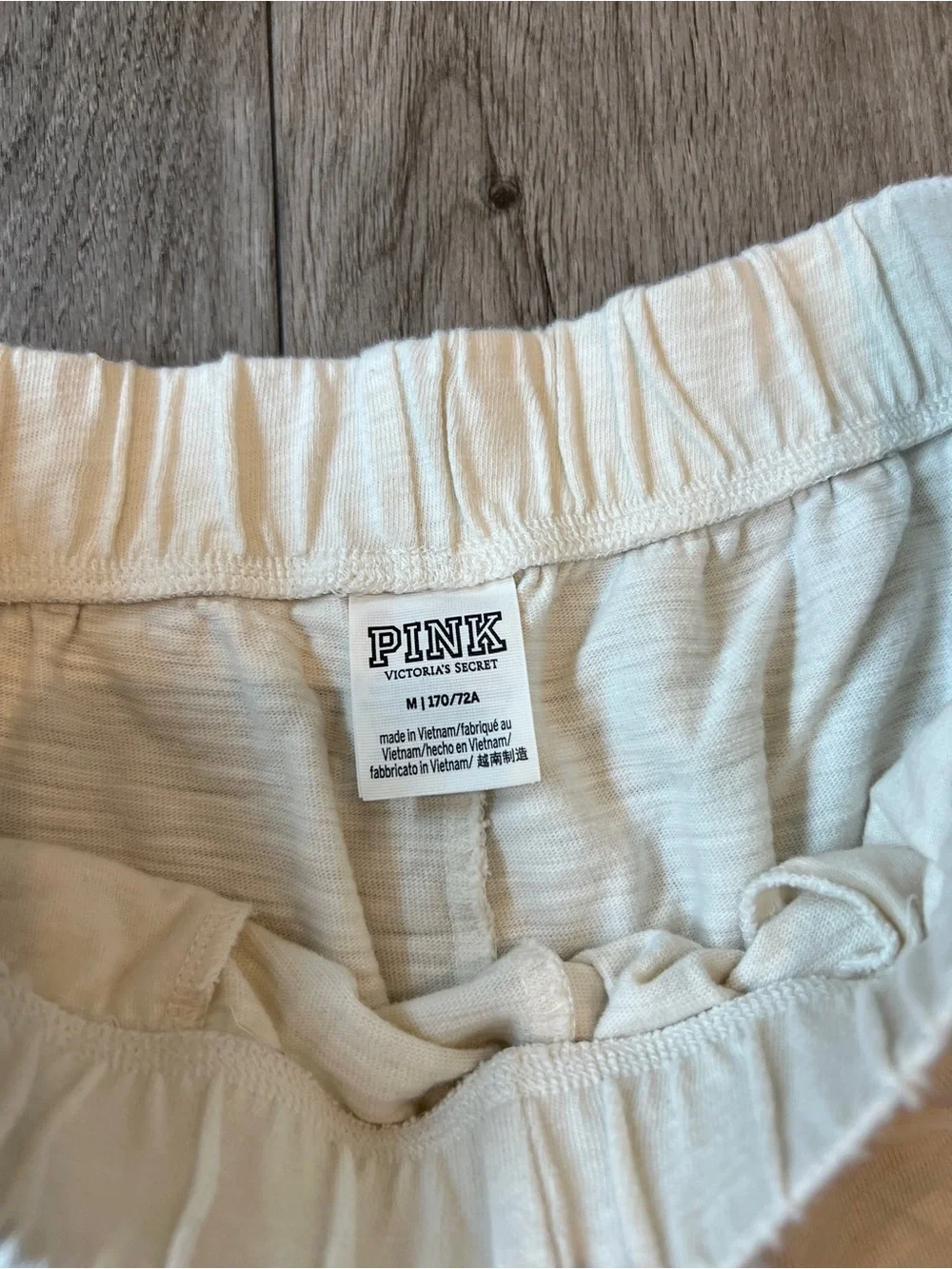 PINK Victoria’s Secret Ivory Lounge Shorts Women’s M Elastic Waist Dolphin Hem